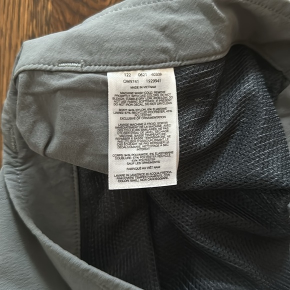 Mountain Hardwear Gray light weight golf / hiking pant -size 40 - Picture 6 of 12